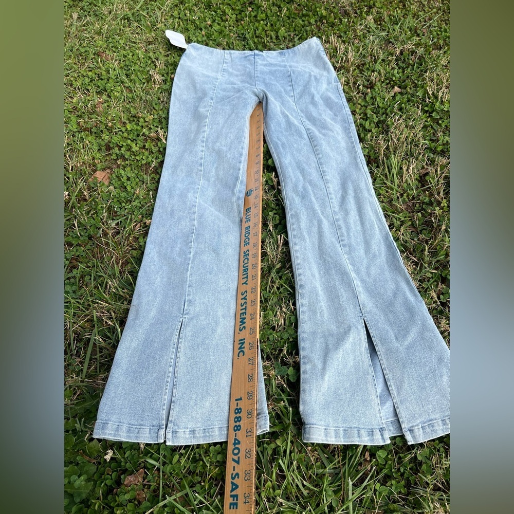 NWT Lumière Woman’s Light Wash Stretchy Western Slit Hem Bell Bottoms Size M - Picture 7 of 7